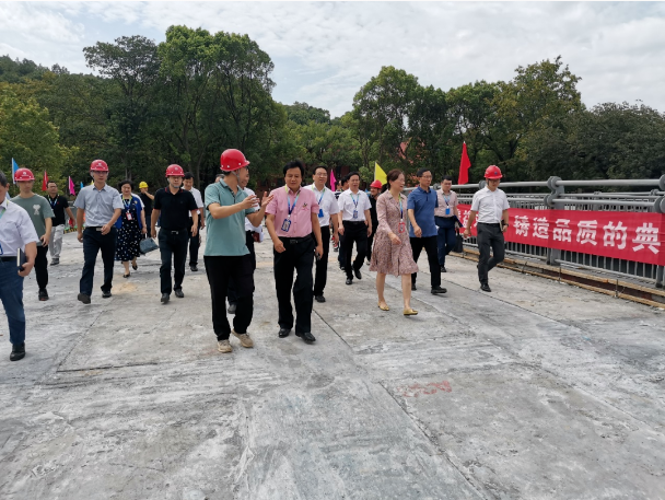 市政要聞 | 湖南工商大學(xué)黨委書記陳曉紅院士、長(zhǎng)沙市公共工程建設(shè)中心總工劉學(xué)武帶隊(duì)赴湖南工商大學(xué)跨桐梓坡路過街天橋項(xiàng)目考察調(diào)研